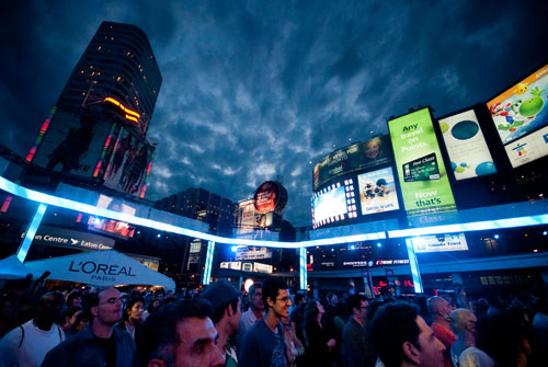 dundas_square_luminato